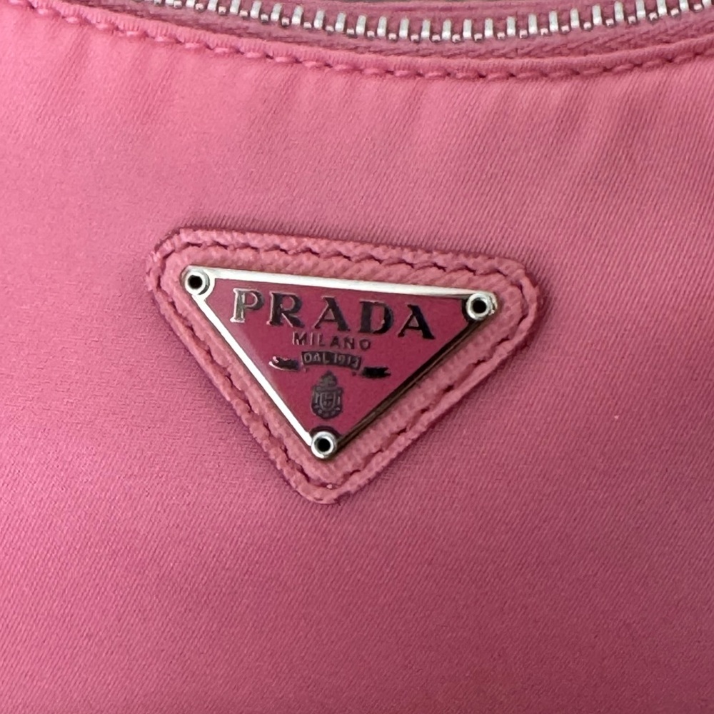 Prada Re-edition 2005 Nylon Shoulder Bag in Begonia Pink - Picture 3 of 16
